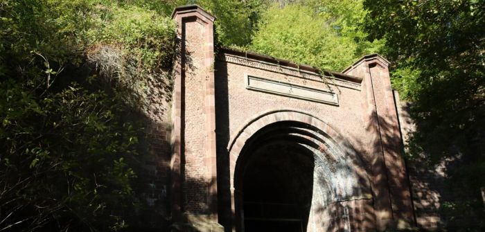 Carlsbahntunnel: Saisonstart mit Notbeleuchtung und (Foto: AdobeStock - etfoto 545536897)