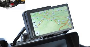 Neuer Plug & Ride Adapter integriert Garmin-Zūmo in (Foto: Wunderlich GmbH)